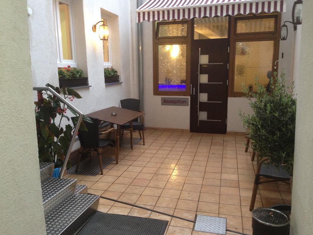 Hotel Rest Inn Бреттен Экстерьер фото